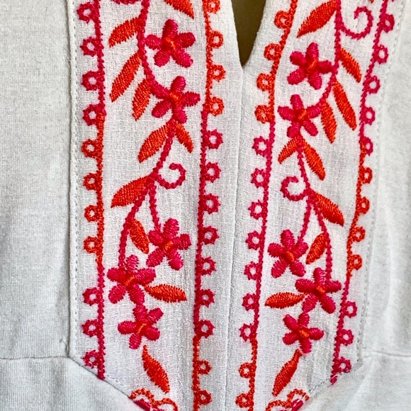 I.N.C. White Sleevless knit with Embroidered Collar SIZE M - Picture 3 of 7